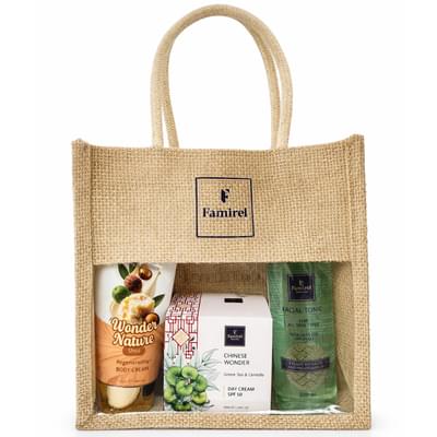 Набор для лица и тела Famirel Регенерация и спокойствие: гель для умывания 200 мл + крем для лица 50 мл + крем для тела 180 мл